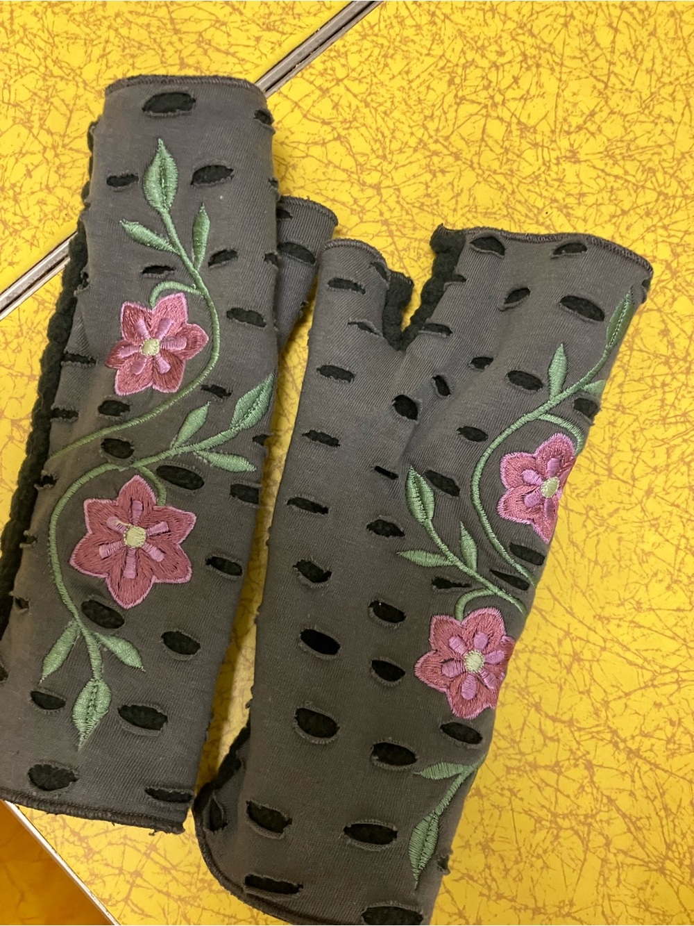 Feelgoodz Embroidered Floral Fingerless Wrist Gloves Dark Gray